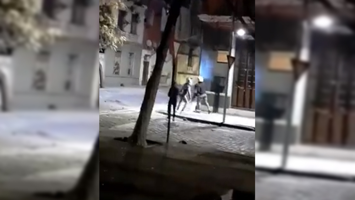 Piedras, palos y disparos: Robo de dos bicicletas desató violento enfrentamiento en Santiago Centro