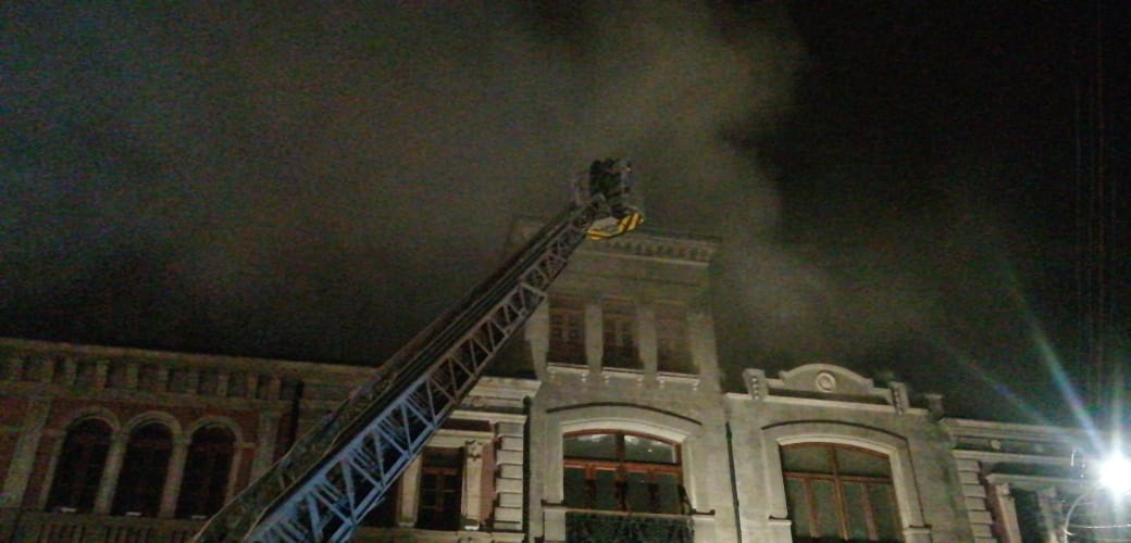 Incendio afectó a edificio del casco histórico de Punta Arenas