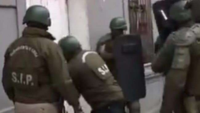 Carabineros derribaron la puerta equivocada en operativo en cité