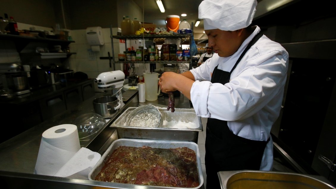 Ministerio de Economía presentó protocolo para reapertura de restaurantes, hoteles y cafés