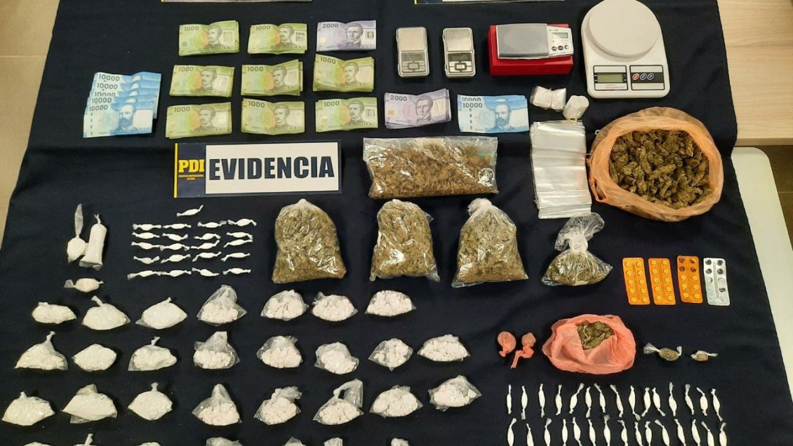 Detienen en Lanco a mujer con imponente variedad de drogas