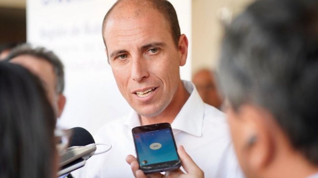 Oposición en bloque pide salida del intendente de Ñuble, oficialistas cierran filas