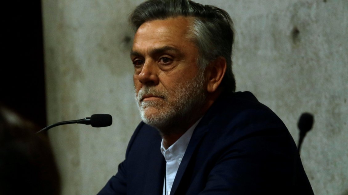 Rechazo transversal a propuesta de Longueira de suspender plebiscito constitucional