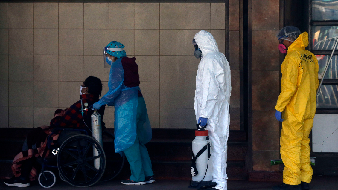 Pacientes en carpa de Hospital San José fueron trasladados tras ingreso de agua al recinto