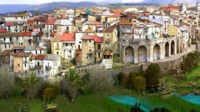 Ciudad italiana vende casas antiguas a menos de 900 pesos chilenos