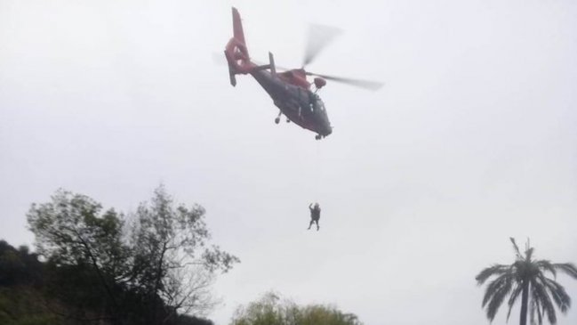 Trabajador contratista de Esval fue rescatado tras caer a un estero en Quilpué