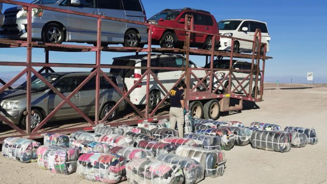 Fiscalización en aduana sanitaria logró incautar fardos de ropa ocultos en 10 vehículos