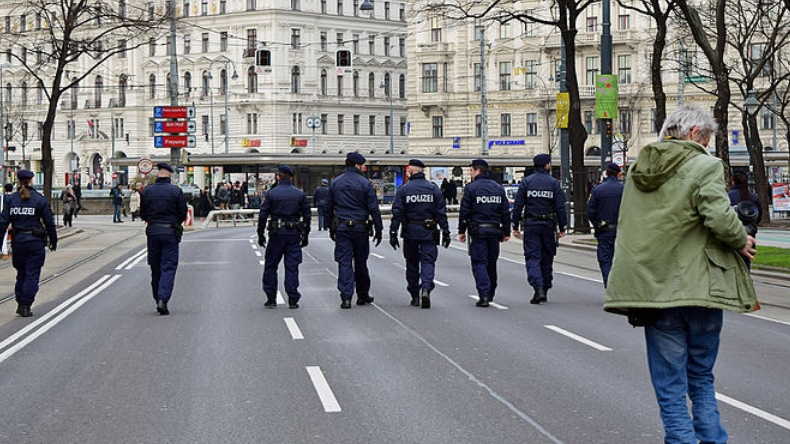 Hombre fue multado en Austria por emitir una sonora flatulencia frente a la policía
