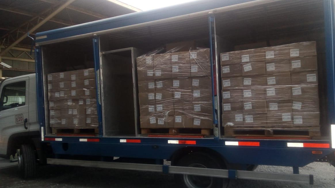 Tras alianza con Senama, camiones cerveceros comenzaron a repartir insumos sanitarios en todo Chile