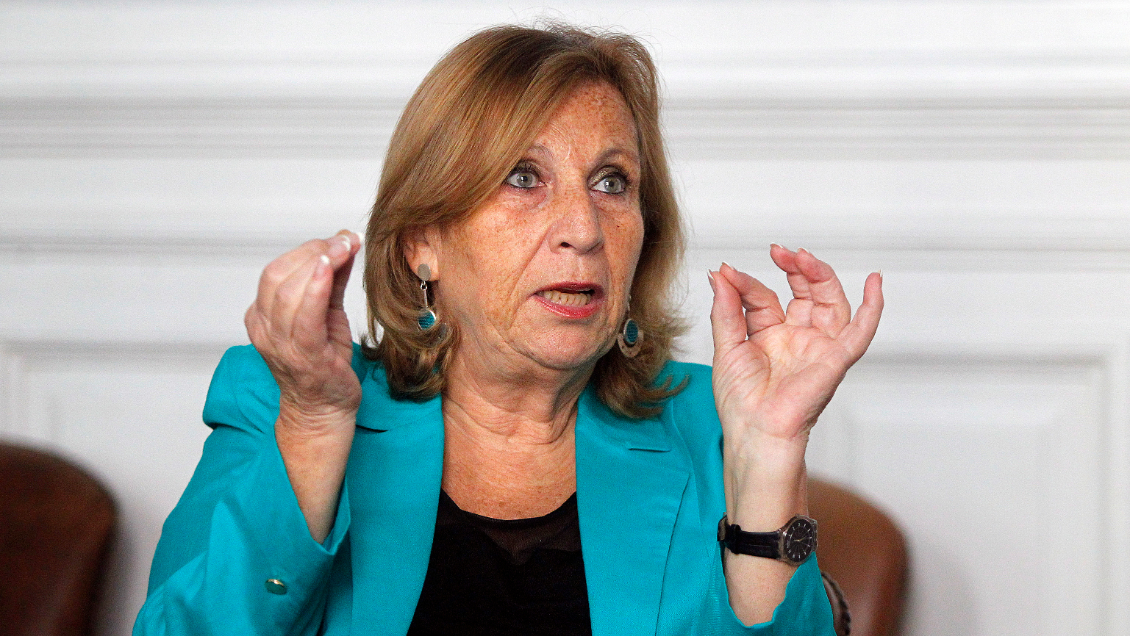 Ex ministra Helia Molina: Antes de imponer medidas punitivas el Estado debe asegurar alimento, techo y abrigo