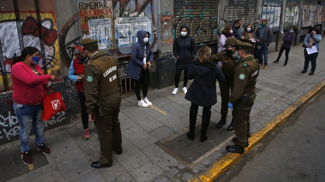 Feriante del Mercado Cardonal con Covid-19 fue sorprendida en el centro de Valparaíso