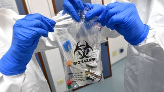 Microbiólogo: El coronavirus ni se está debilitando ni se está volviendo más virulento