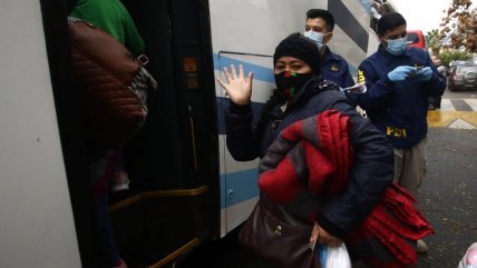   Bolivianos que estaban varados en Santiago iniciaron el anhelado retorno a su país 