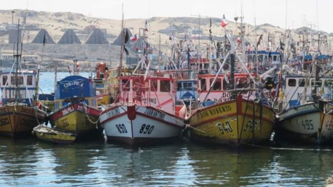 Pescadores realizan cuarentenas a bordo de sus botes para evitar propagación del Covid