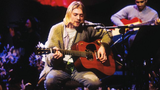 Guitarra de Kurt Cobain del Unplugged de Nirvana fue subastada en cifra récord  