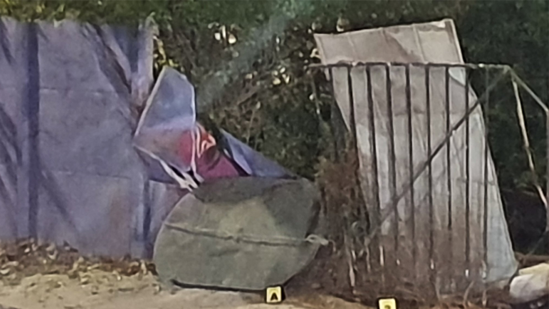 Persecución policial terminó con una patrulla incrustada en la reja de una casa de Huechuraba