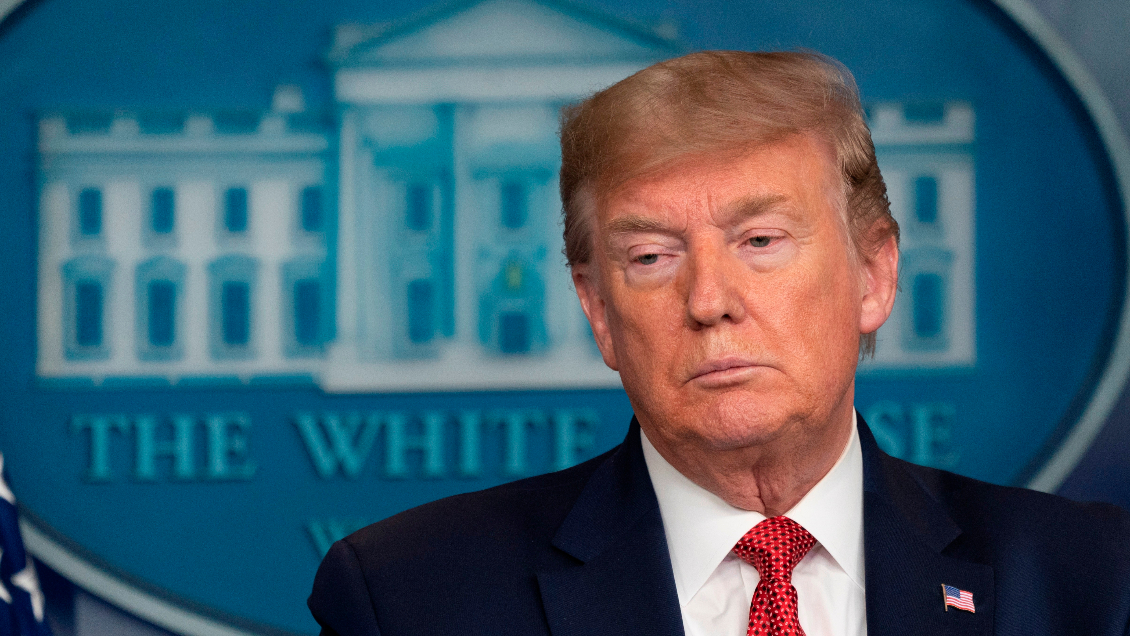 Trump congeló emisión de nuevos visados para algunas profesiones hasta 2021