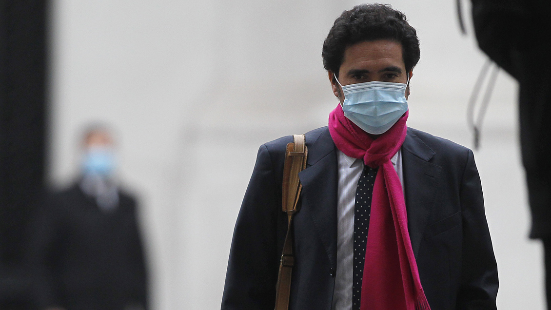 Economía: Briones proyecta caídas 