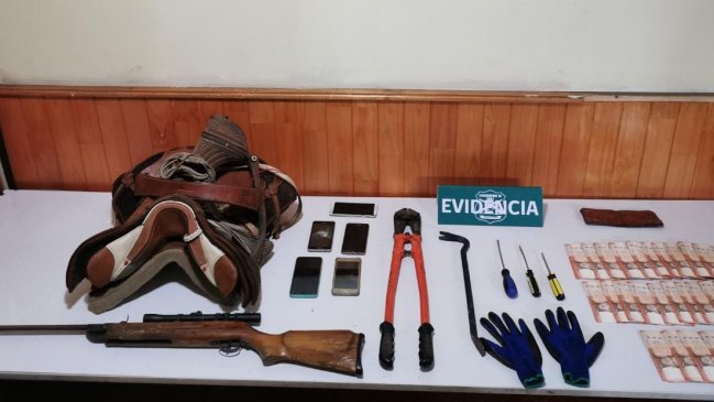 Persecución terminó con cuatro detenidos y dos millones de pesos recuperados en Los Ángeles