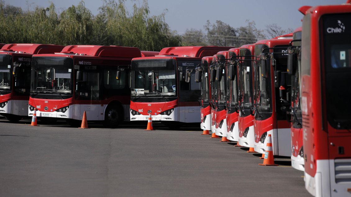 Transporte público suma más de mil nuevos buses y anuncia cambio de operador en varios recorridos