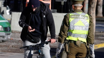   La fiscalización en Plaza Baquedano de los permisos para transitar en cuarentena 