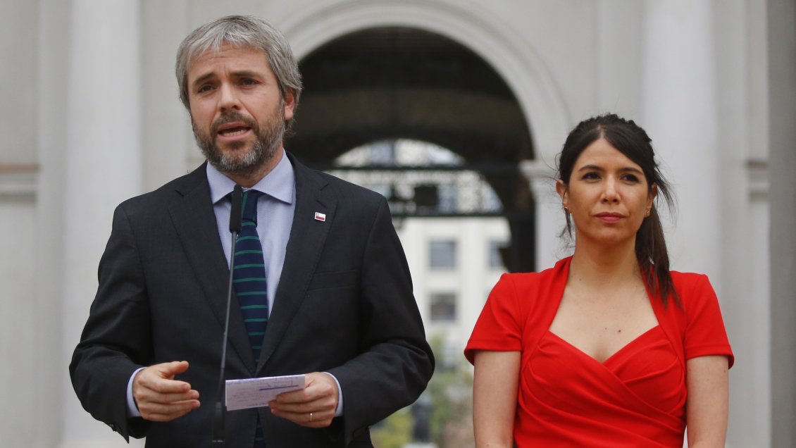 Ministro Blumel respaldó a subsecretaria ante querella por licitación de cámaras de Carabineros