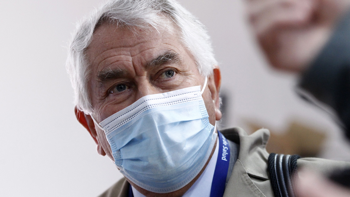 Ministro Paris: La leve mejoría de casos se sostiene en datos, le duela a quien le duela