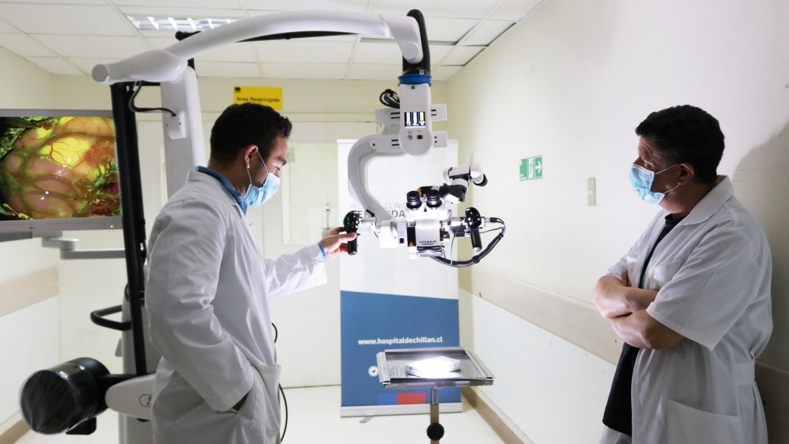Hospital de Chillán adquirió microscopio para cirugías cerebrales