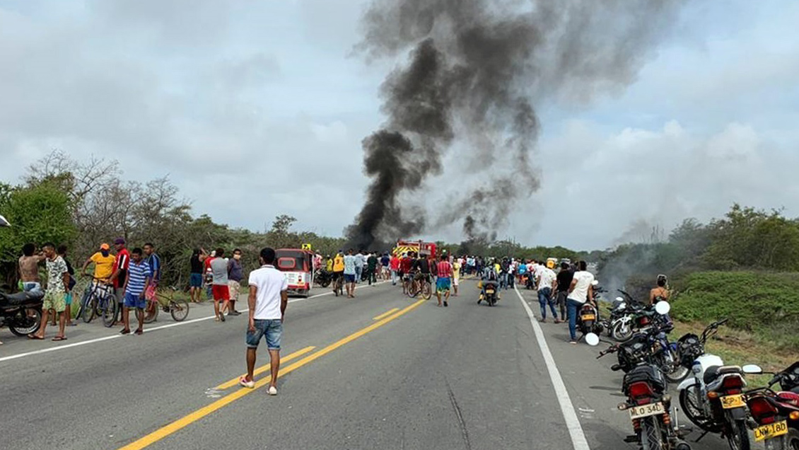 Al menos siete muertos tras incendiarse un camión cisterna en Colombia