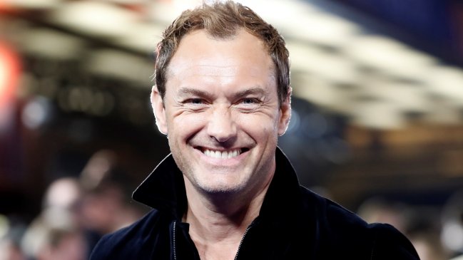 Jude Law negocia para interpretar al Capitán Garfio en nueva cinta de Peter Pan