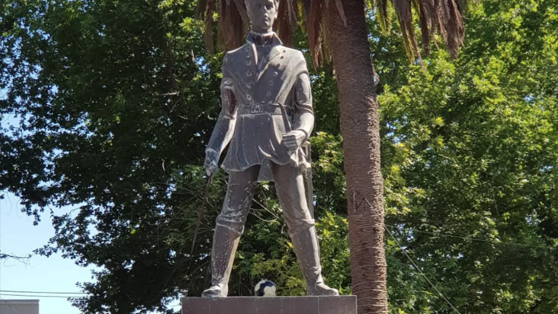 Hombre usó sable de estatua para intentar robar banco en Casablanca