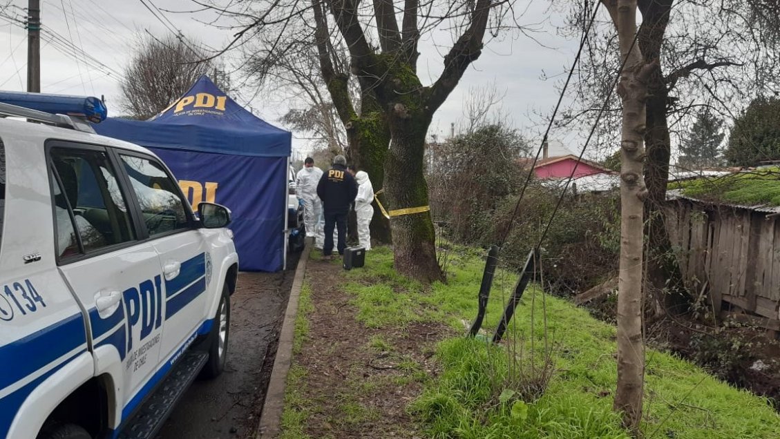 Encuentran cadáver de una mujer en canal del barrio Santa Elvira en Chillán