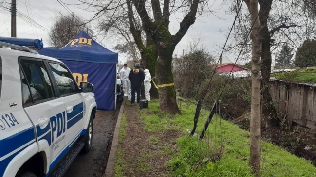 Encuentran cadáver de una mujer en canal del barrio Santa Elvira en Chillán