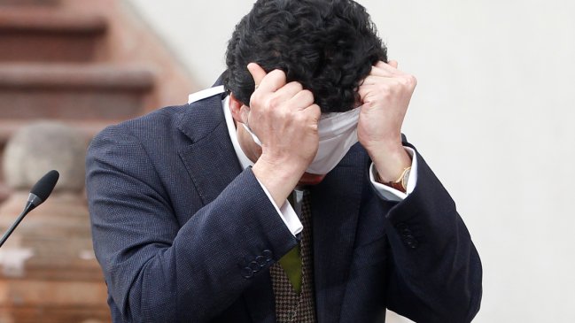 Trolean hasta con música a ministro Briones por problemas con mascarilla