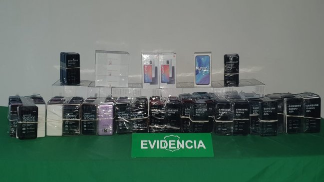 Iquique: Carabineros detuvo a banda sospechosa de robo y trafico de celulares