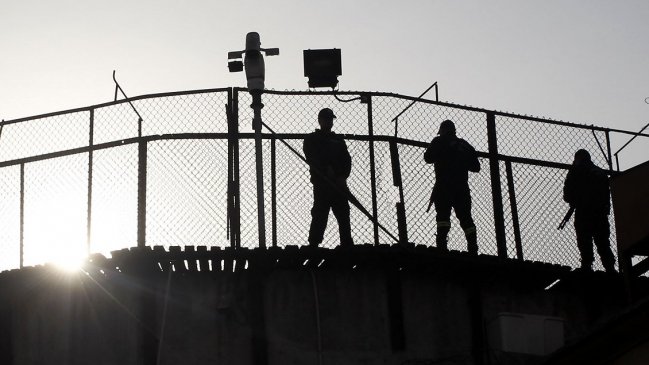 Confinado a la fuerza: 300 noches de prisión para infractor múltiple del toque de queda