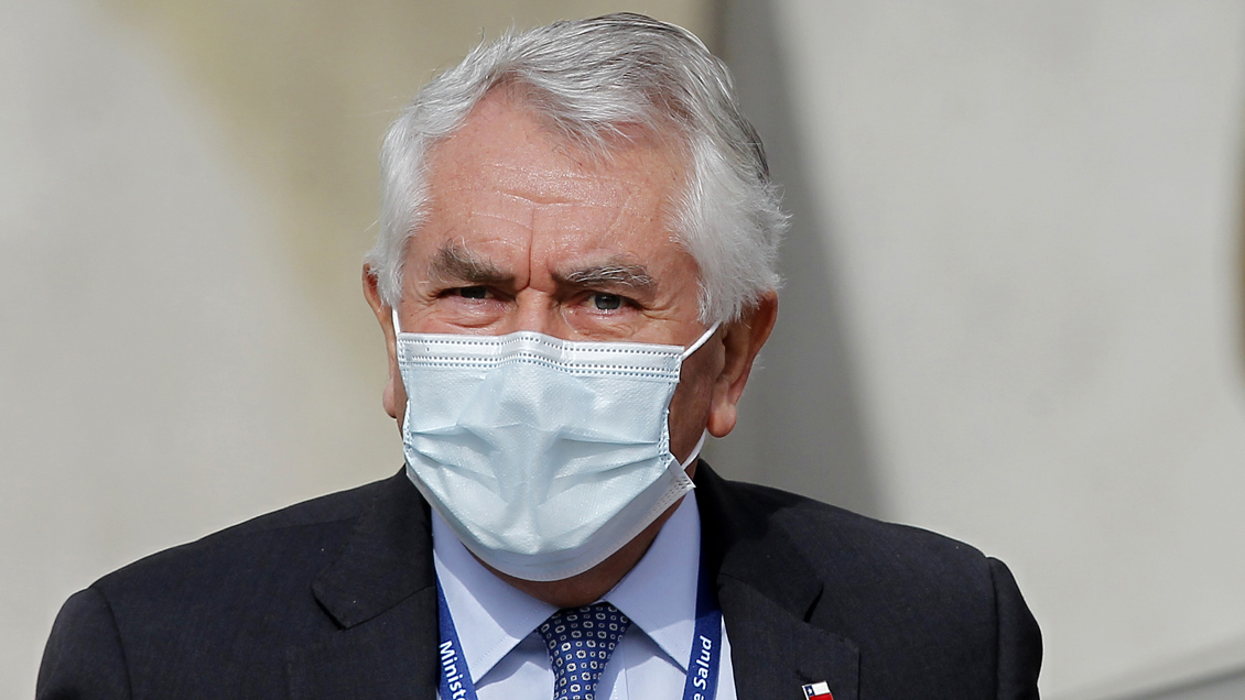 Ministro Paris: Salir de la cuarentena a un desconfinamiento es un paso muy lento y largo