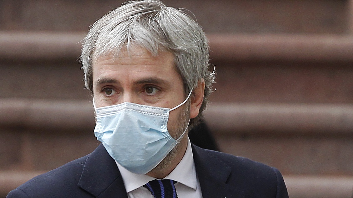 Blumel respondió por foto viral con polera de No + AFP