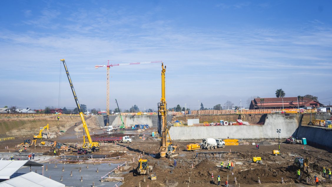 Obras del Hospital Regional de Ñuble avanzan con instalación de seis grúas