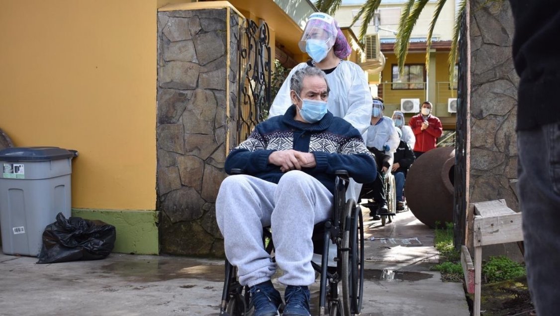 Habilitan primera residencia espejo transitoria en Chillán tras brote de Covid-19 en hogar de ancianos