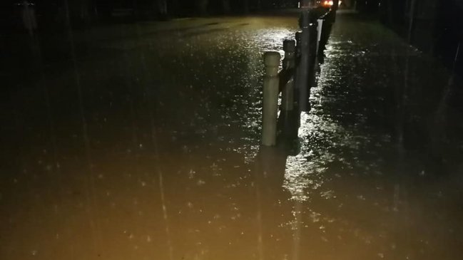 Sistema frontal dejó siete casas inundadas en localidad costera de Llico
