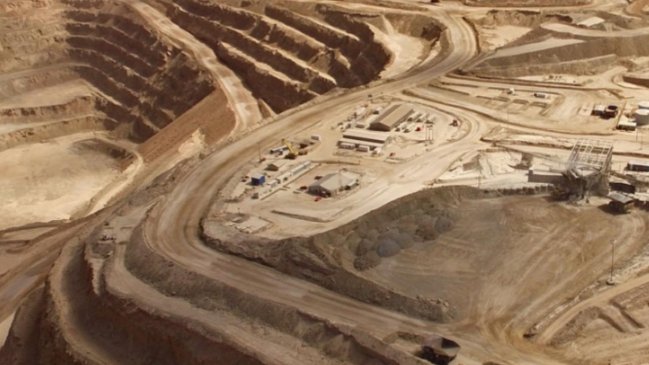 Diputados presentan proyecto para que mineras entren en cuarentena por 14 días