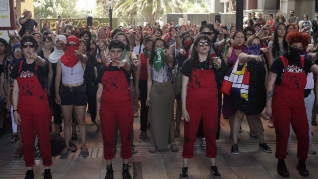 LasTesis llaman a protestar contra Martín Pradenas