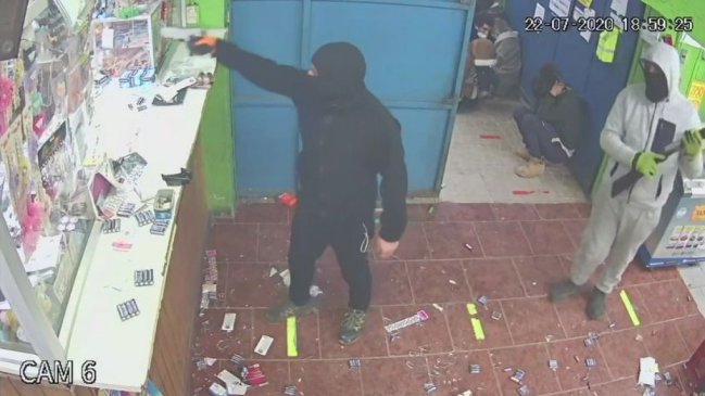 Carabineros detuvo a tres presuntos integrantes de banda que asaltó supermercado en Chillán