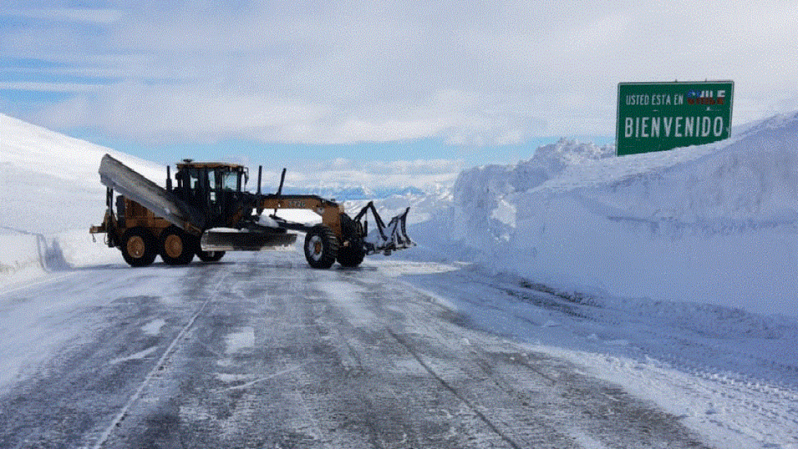 Nieve mantiene a 180 camiones varados en Lonquimay