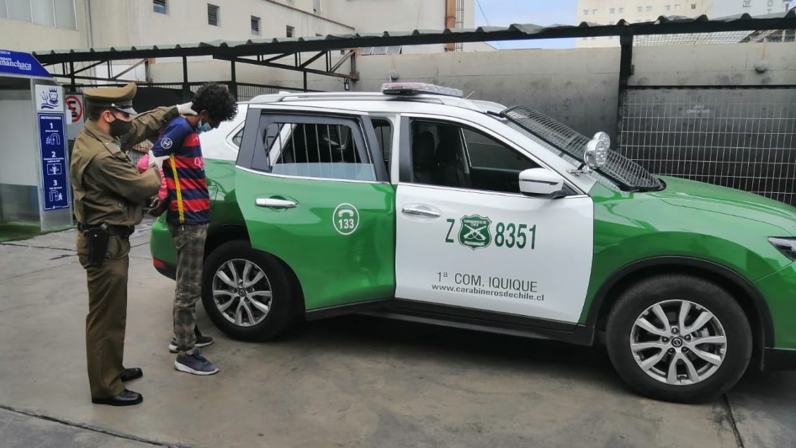 Detienen a hombre mientras robaba especies desde un automóvil en Iquique