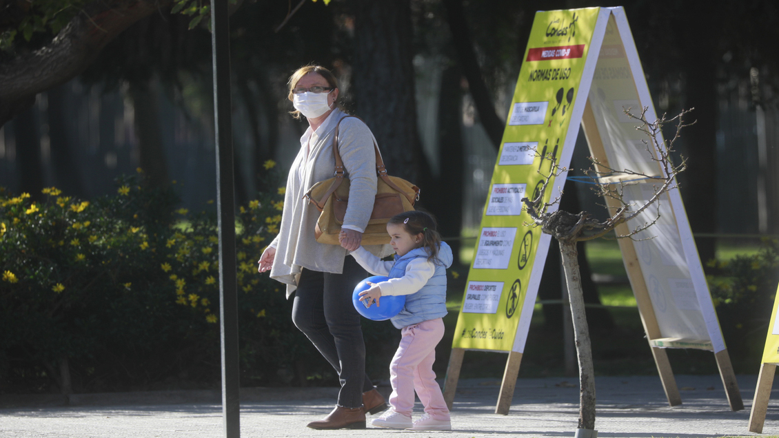 Minsal ya elaboró plan para que niños puedan salir en cuarentena: espera aprobación