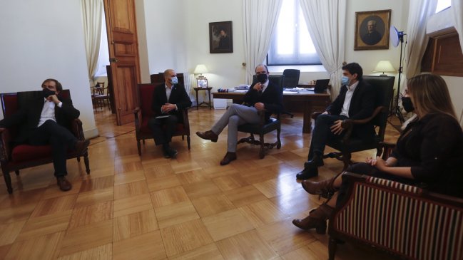 Para mejorar las relaciones: Nuevos ministros recibieron a bancadas parlamentarias de Chile Vamos