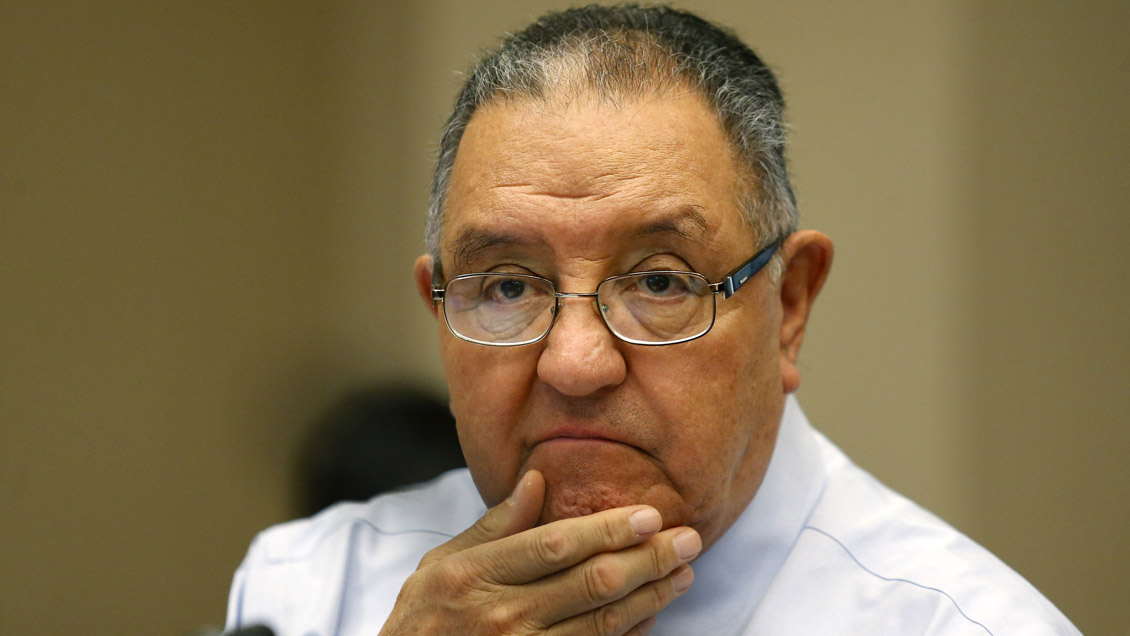 Huenchumilla: Ministro Pérez debe conversar con 