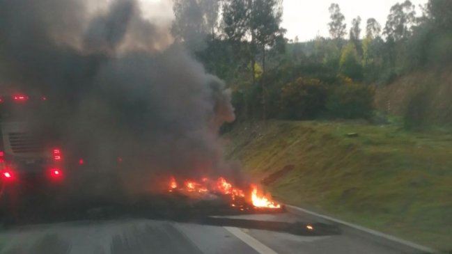 Paro del transporte público del Gran Concepción inició con barricadas